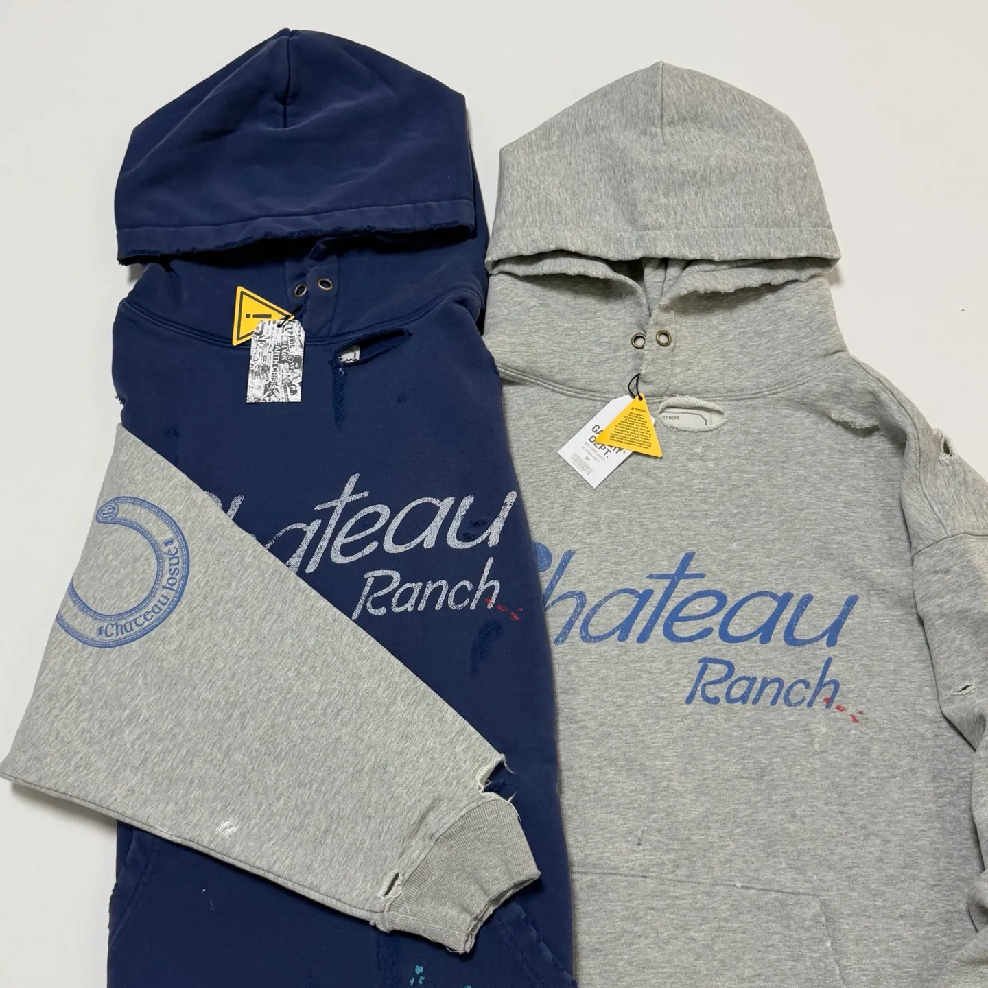 GALLERY DEPT. CHATEAU RANCH HOODIE Horseshoe Chateau ink-splashed damage hoodie blue/washed gray S-XL Assute reactive dyes, ready-to-wear horsetail fading processing, post-color frying processing, super heavy and tedious work, many cuts and hanging wormhole damage processing➕hand-splashing ink, very time-consuming and labor-intensive Correct version Original main mark➕Large main mark➕Yellow wash mark The original BOXY short and wide version has not been changed at all. God-cut. Authentic level printing process. Post-washing treatment to show natural aging effect.